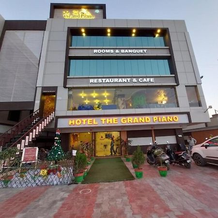 Hotel The Grand Piano - Best Business Hotel In Patan Екстериор снимка