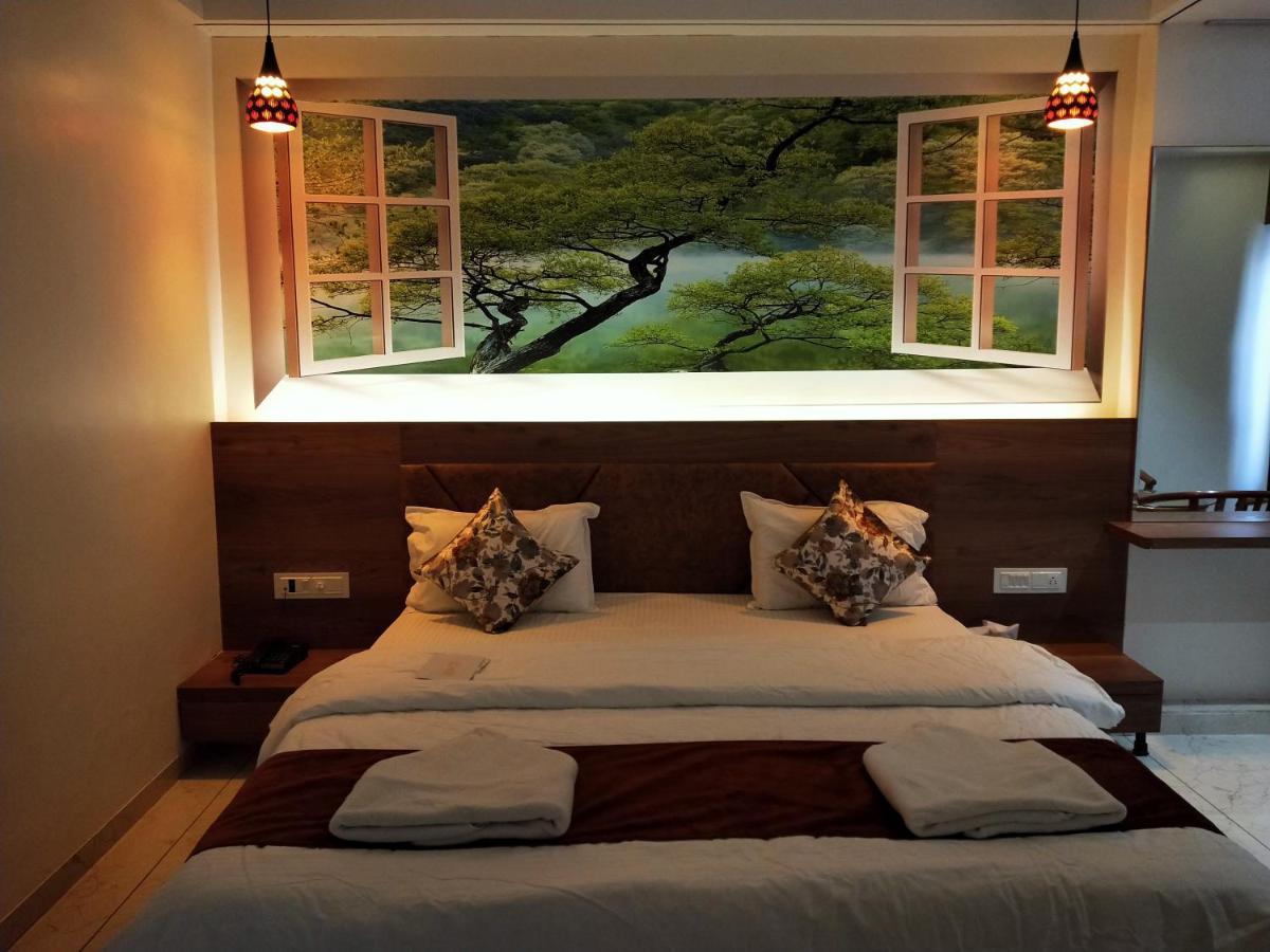 Hotel The Grand Piano - Best Business Hotel In Patan Екстериор снимка