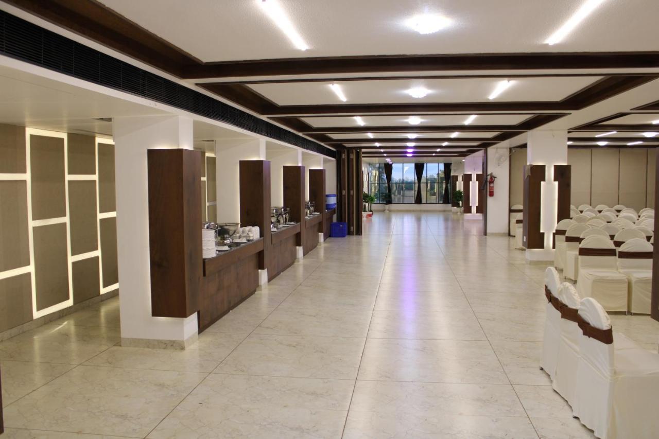 Hotel The Grand Piano - Best Business Hotel In Patan Екстериор снимка