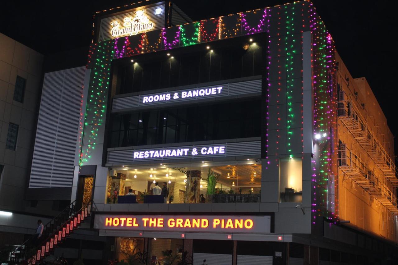 Hotel The Grand Piano - Best Business Hotel In Patan Екстериор снимка