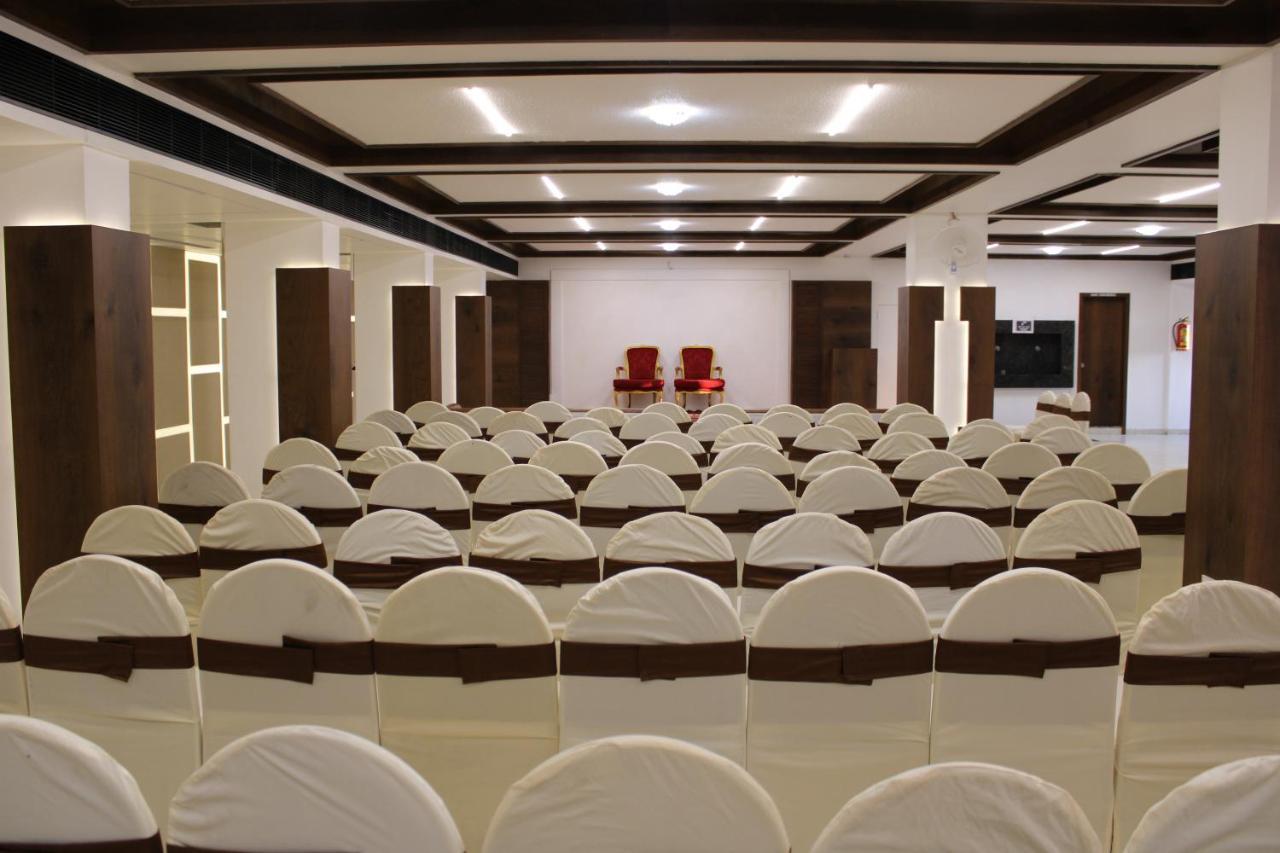 Hotel The Grand Piano - Best Business Hotel In Patan Екстериор снимка