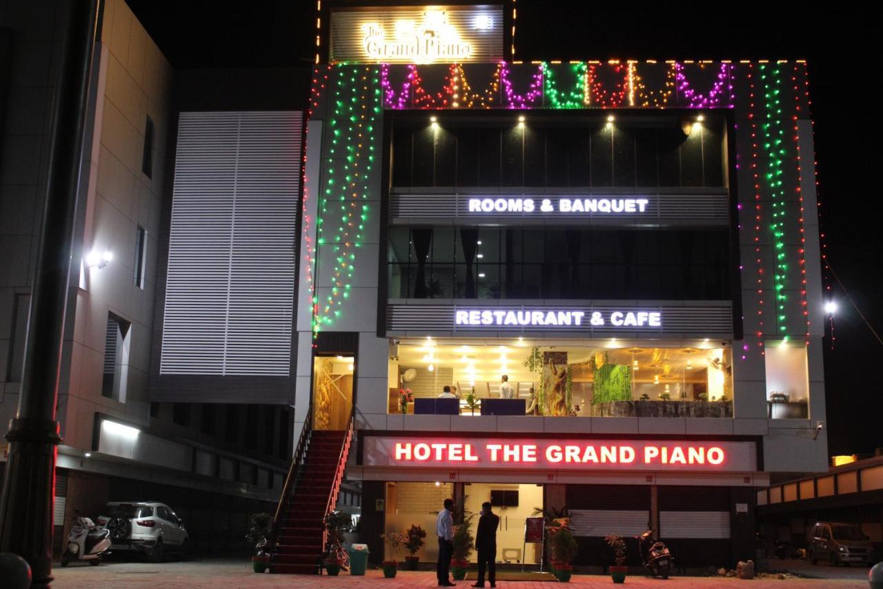 Hotel The Grand Piano - Best Business Hotel In Patan Екстериор снимка