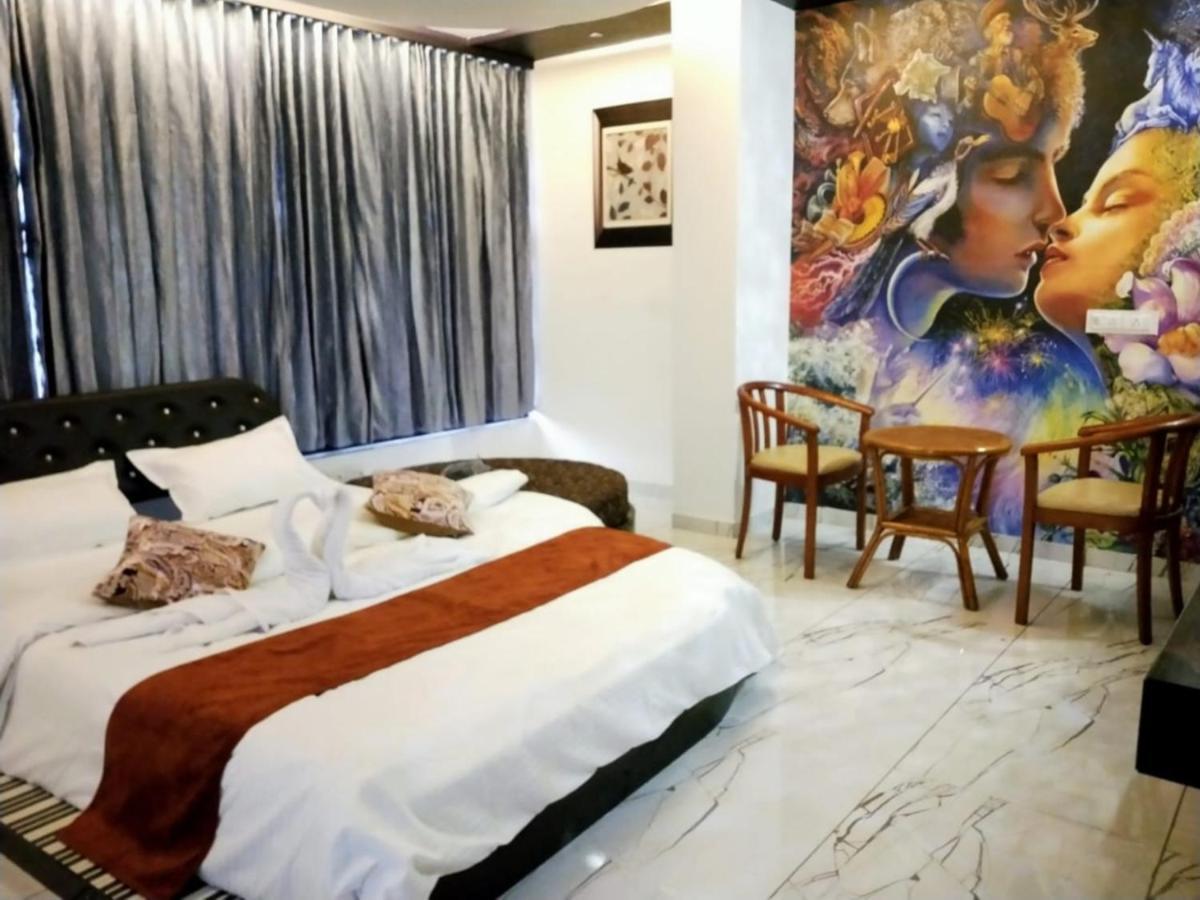 Hotel The Grand Piano - Best Business Hotel In Patan Екстериор снимка