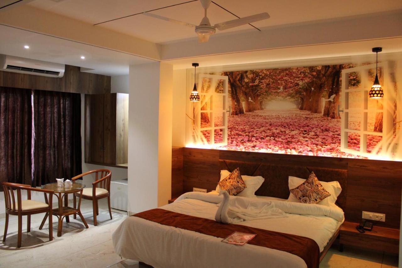 Hotel The Grand Piano - Best Business Hotel In Patan Екстериор снимка