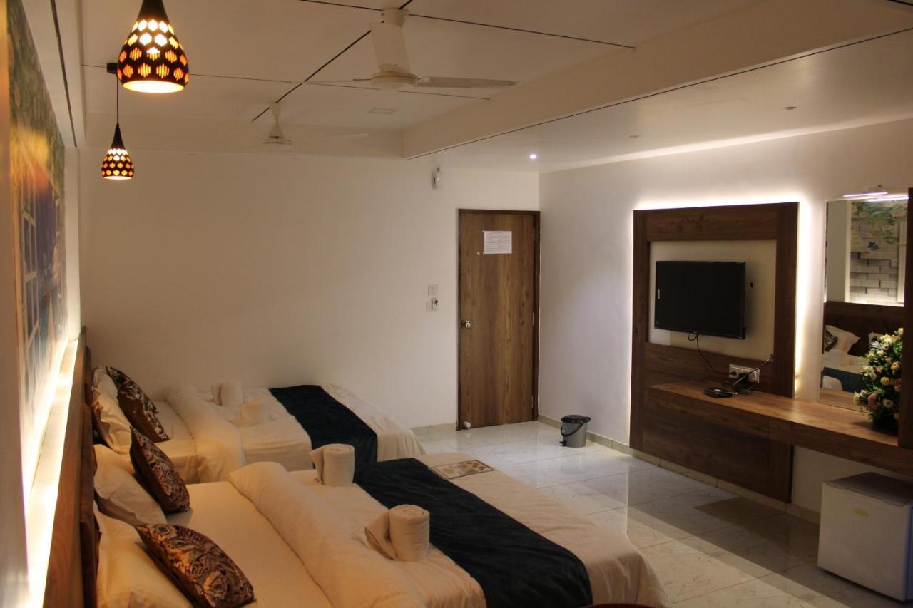Hotel The Grand Piano - Best Business Hotel In Patan Екстериор снимка