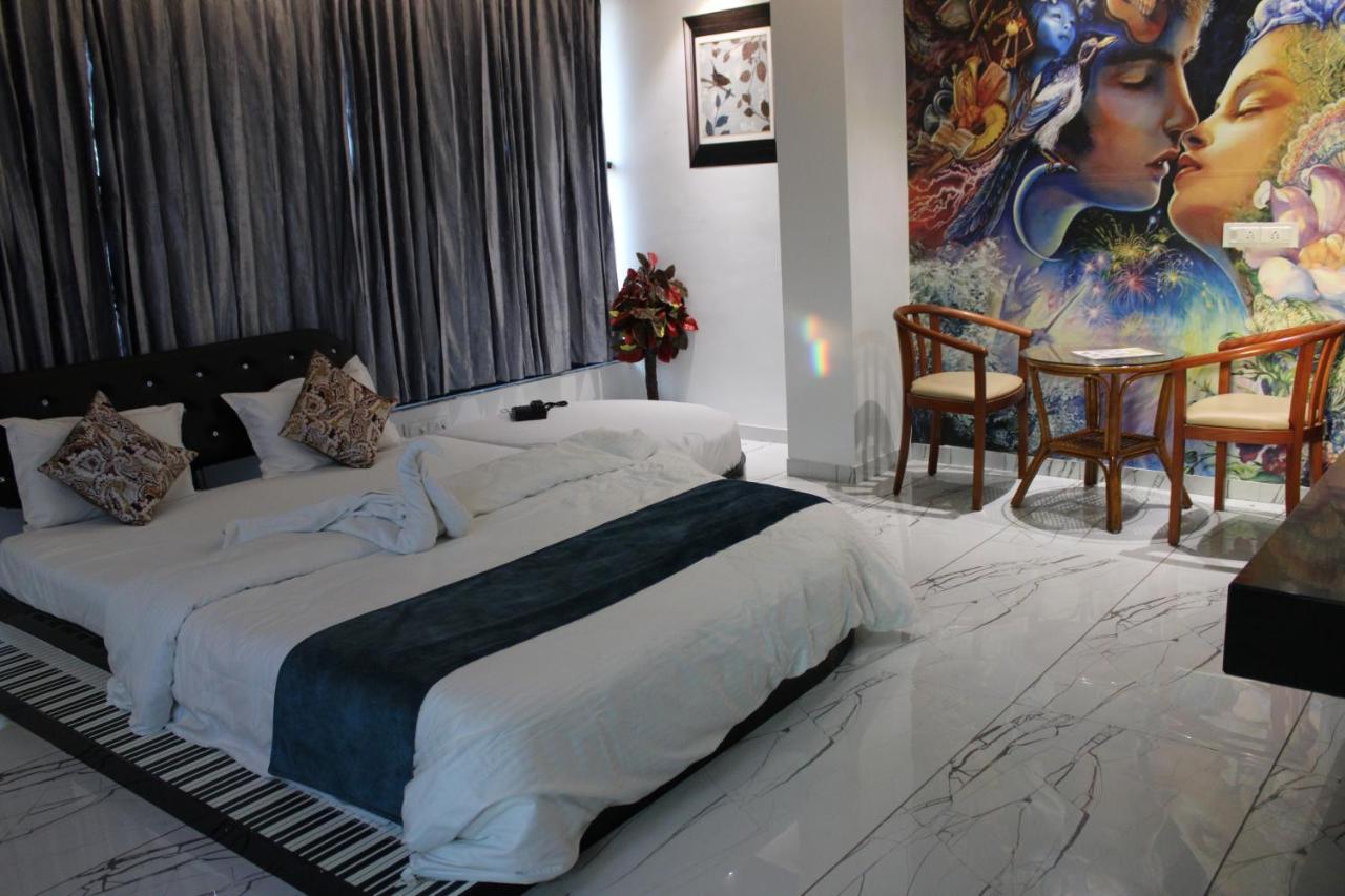 Hotel The Grand Piano - Best Business Hotel In Patan Екстериор снимка