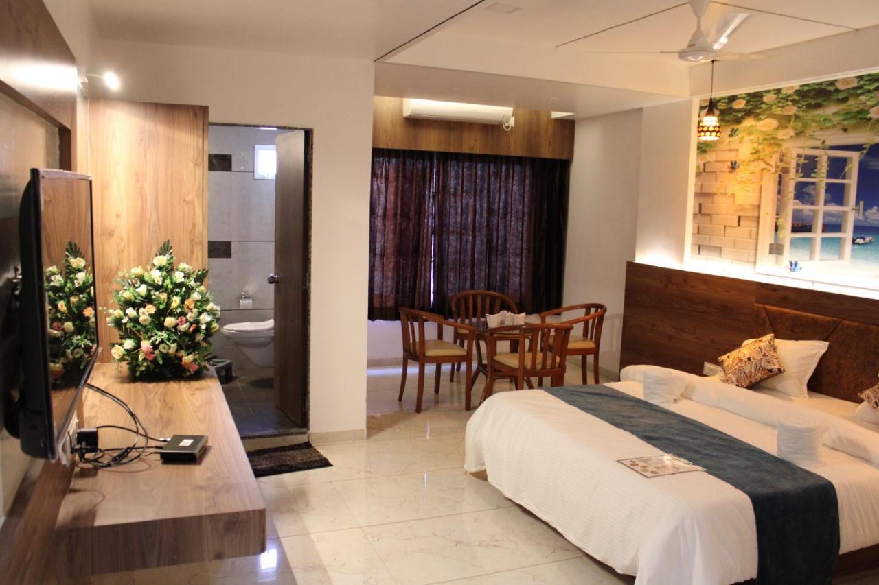 Hotel The Grand Piano - Best Business Hotel In Patan Екстериор снимка