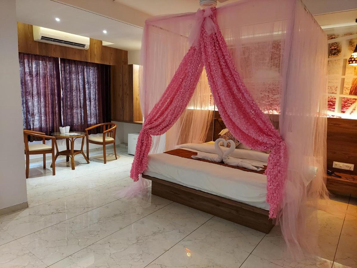 Hotel The Grand Piano - Best Business Hotel In Patan Екстериор снимка