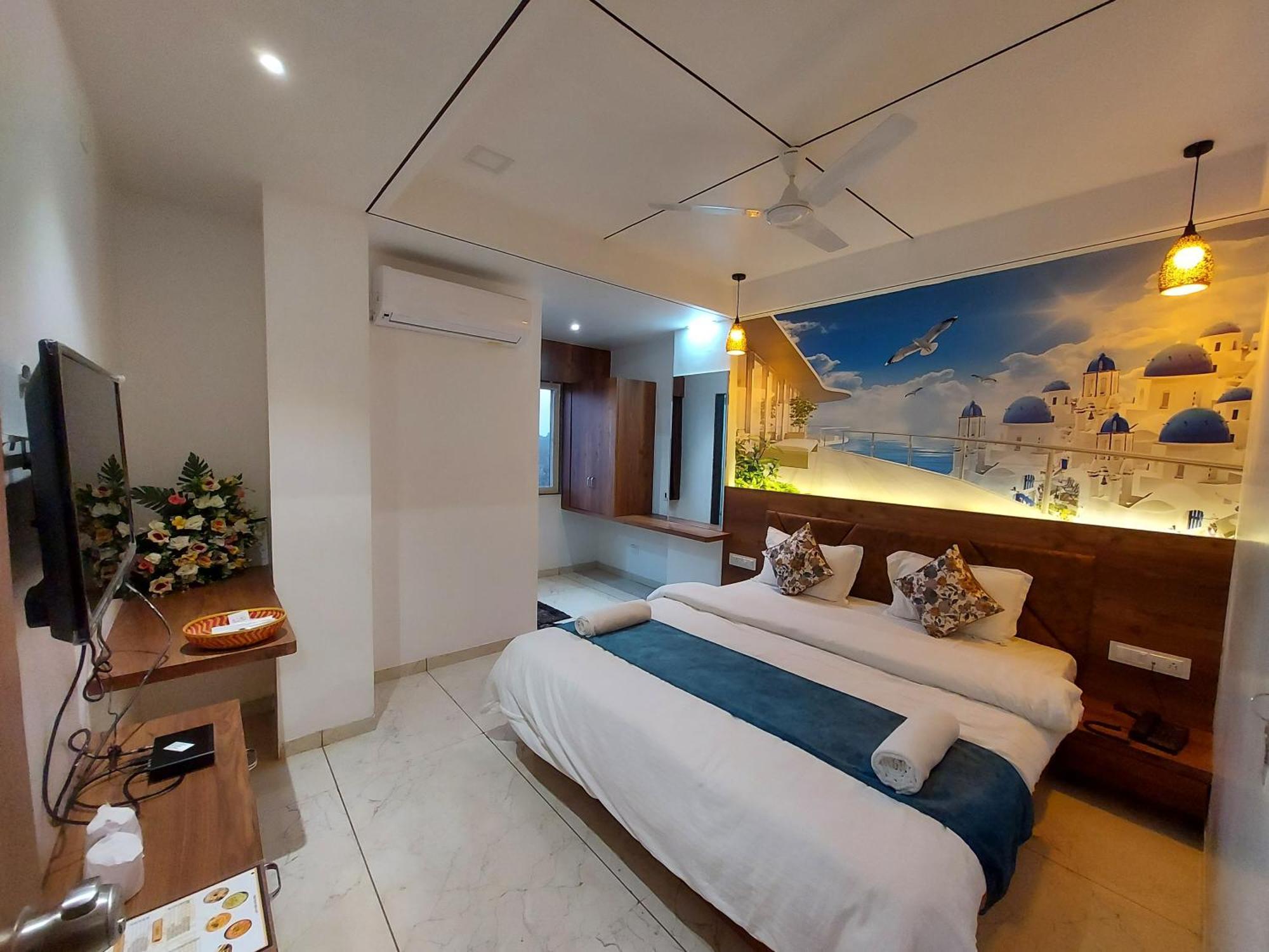 Hotel The Grand Piano - Best Business Hotel In Patan Екстериор снимка