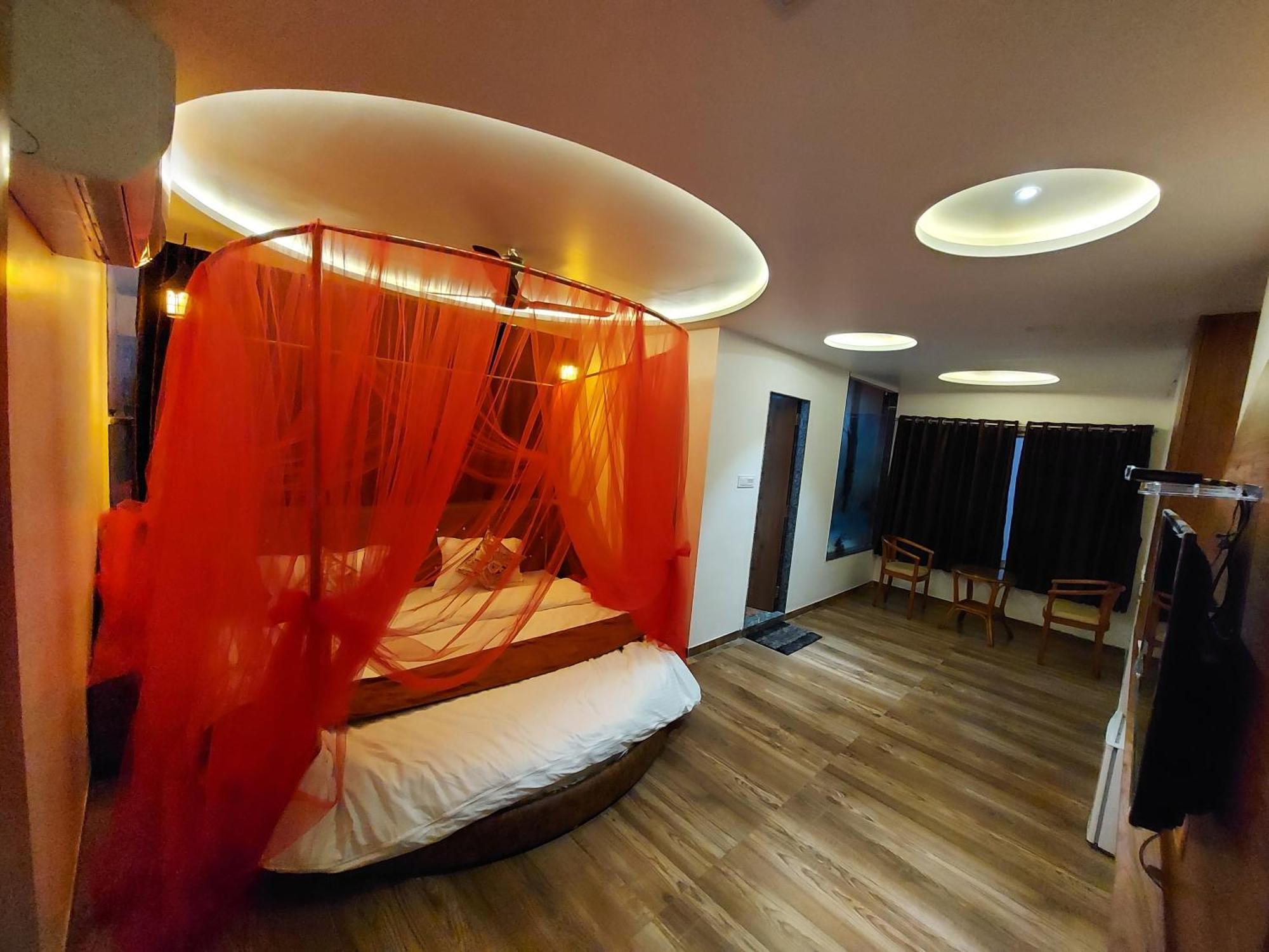 Hotel The Grand Piano - Best Business Hotel In Patan Екстериор снимка