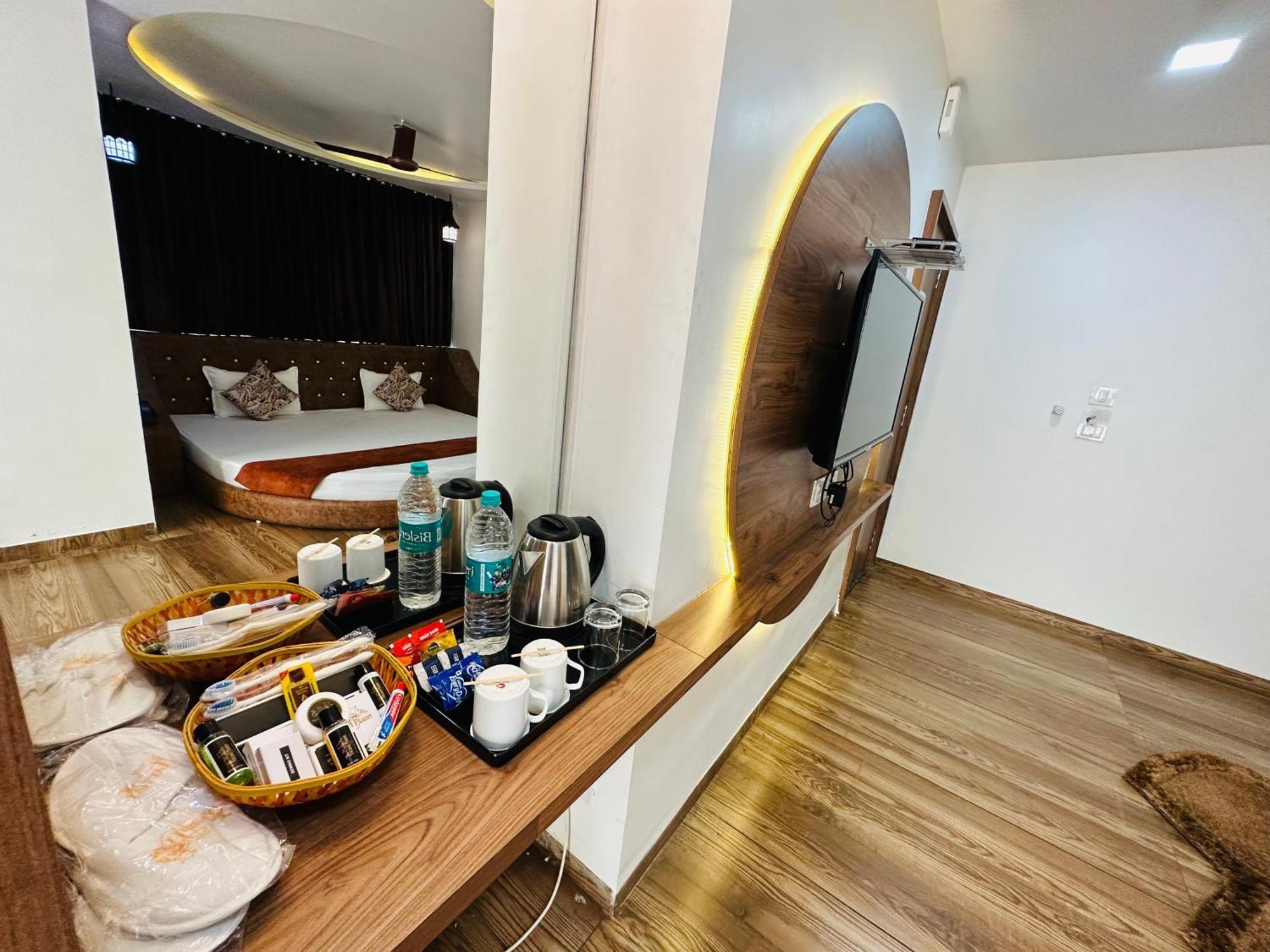 Hotel The Grand Piano - Best Business Hotel In Patan Екстериор снимка