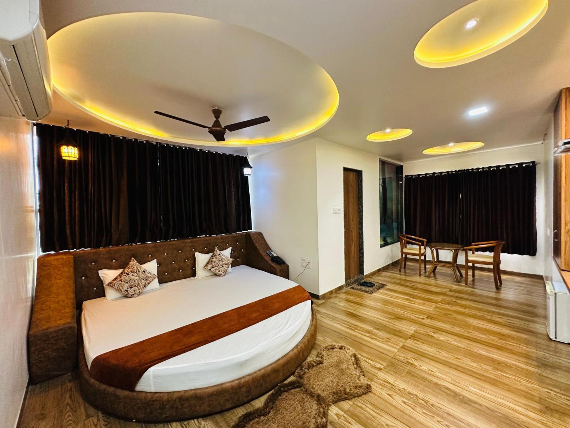 Hotel The Grand Piano - Best Business Hotel In Patan Екстериор снимка